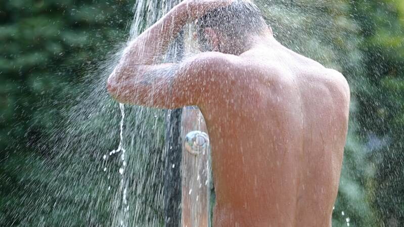 对比淋浴有助于男人振作起来并增加效力。